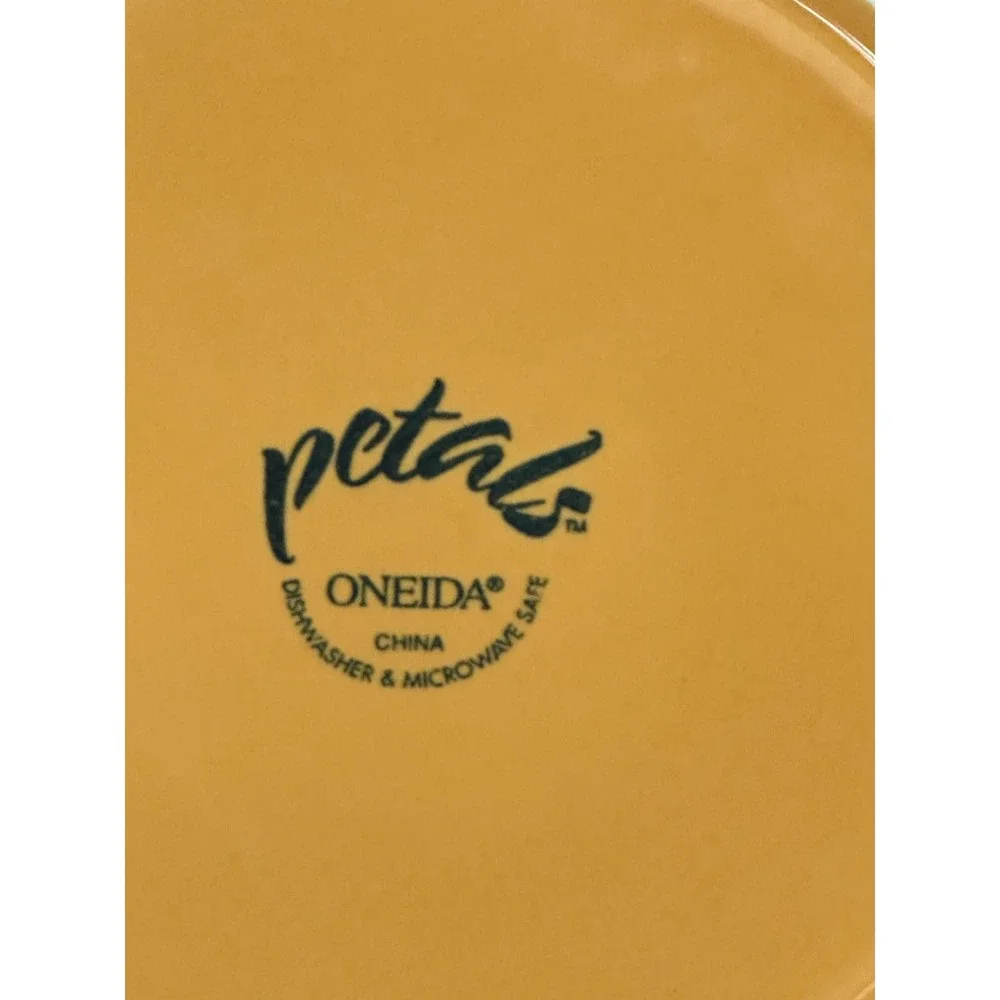 Oneida Petals Marigold Yellow Flower Dinner Plate 10-3/4” Discontinued